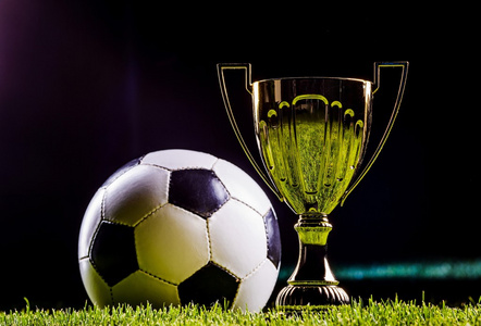 事策略的潜 事策略的潜